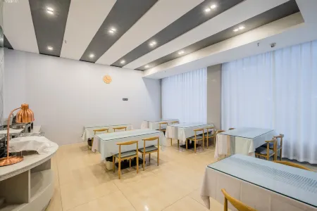 Elong ME Hotel (Chuzhou Tianchang Wanjiafu Plaza Jidiancheng)
