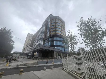 Starway Hotel (Xining Central Shopping Plaza Yile Building)