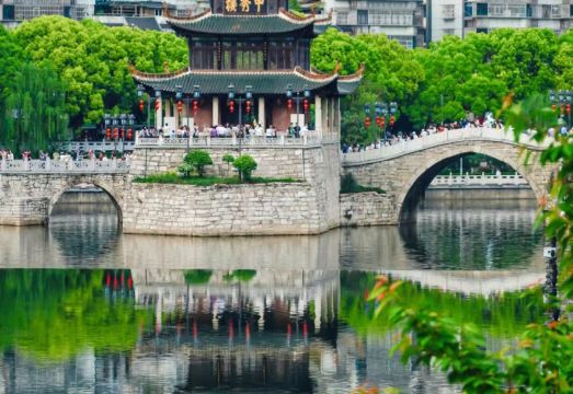 커플 여행객을 위한 프로젝션 룸