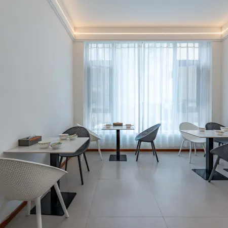 Jikong Wangxue Resort Hotel (Hailuogou Glacier Forest Visitor Center) Отели в г. Лудинг