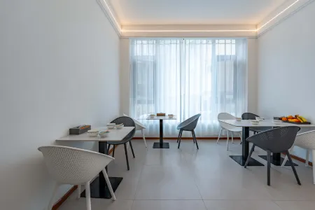 Jikong Wangxue Resort Hotel (Hailuogou Glacier Forest Visitor Center) Отели рядом с достопримечательностью «Moxi Ancient Town»