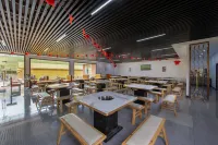 Litang River Cloud Resort Hotel