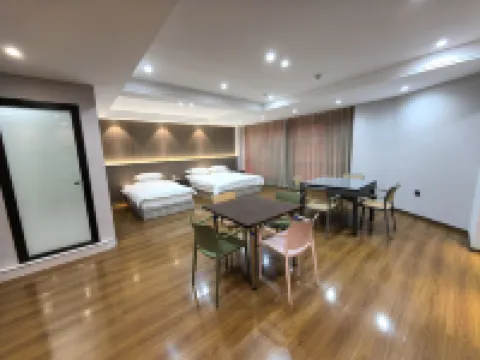 Qingchuang Homestay (Beiguo Century Plaza)