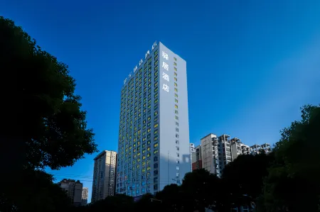 Ease Hotel (Anshun Huangguoshu Avenue Xintiandi) Отели рядом с достопримечательностью «Yuantong Temple»