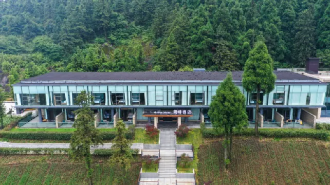 Fengdu Lakeside Resort