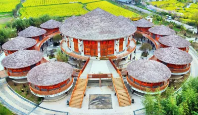 Guiding Tianxia Liangcang Homestay (Jinhai Xueshan) Hotel in zona Jinhai Snow Mountain