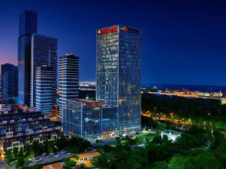 Rizhao Sunrise Yuehai Grand Hotel (Wanpingkou Scenic Area Rizhao Station) Отели рядом с достопримечательностью «Liujiawan Beachcombing Park· Rizhao»