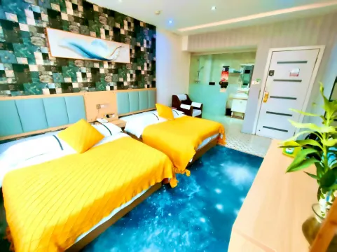 Huancheng 2046 Theme Hotel