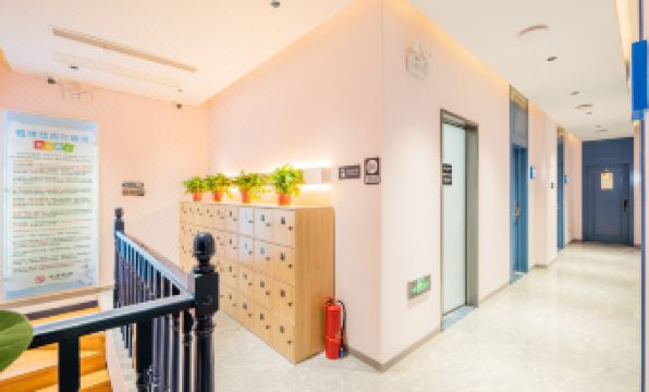 Manyouyou Hostel (Nanjing South Railway Station Shuanglong Avenue Subway Station)