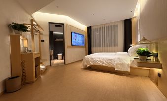 Jianguo HIDDEN Hotel (Huanggang Luotian Tiantangzhai Scenic Area Branch)