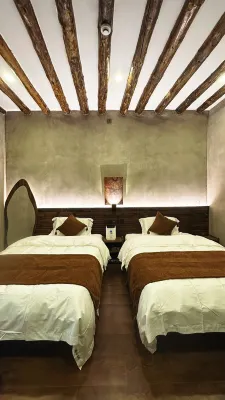 Litang Yunzaichu Cabin Homestay (Zeba Village) 제바마을/그녜산 호텔