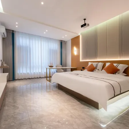 Qujing Junyao Smart Hotel (Wanda Plaza Bund)