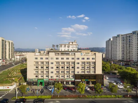 Deyi Hotel Отели рядом с достопримечательностью «Lingfeng Mountain Sceneic Area»