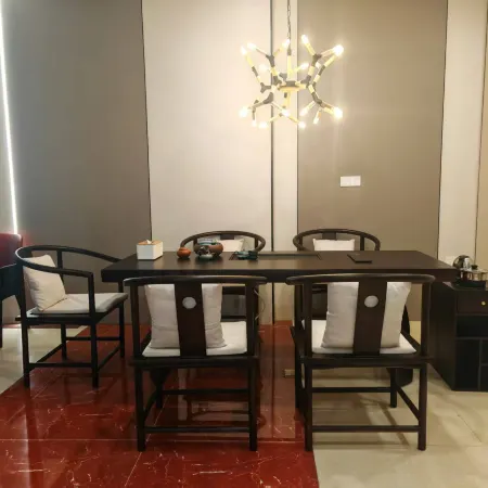 iya Hotel
