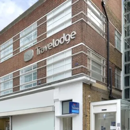Travelodge London Romford the Quadrant Отели рядом с достопримечательностью «Район Хейнолт»