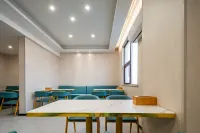 โรงแรมสตาร์เวย์ (สถานีขนส่งผู้โดยสาร เฟิงเซียน) - พร้อมอาหารเช้า