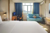 Yaxin E-Sports Hotel (Yulin Jincheng Center)