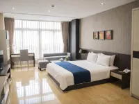 Golden Queen Aparthotel ロシアンマーケット周辺のホテル