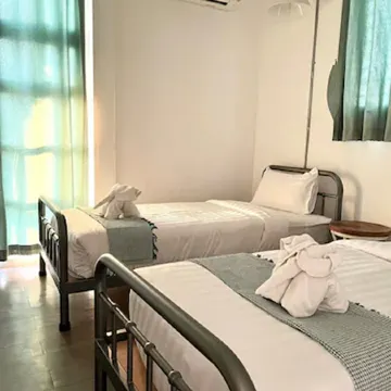 Memmoth Cafe & Hostel in Lampang