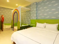 Ting Feng Cottage Hotels near Artemis Garden