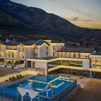 LE QI LU JING RESORT Hotels near Rainbow Valley