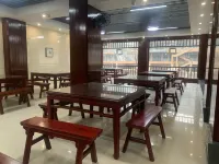 Guipu River View Homestay (Fenghuang Ancient Town Fengyu Bridge) - พร้อมอาหารเช้า