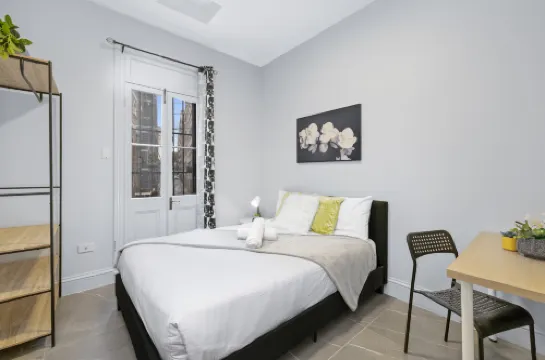 Prime Rooms w/ AC - Seconds to Central CBD - Shared Bathroom