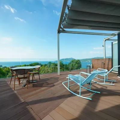 Panoramic Seaview Rooftop @ Bluepoint Patong 8/10 แหลมลำเจียก附近的飯店