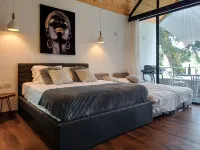 Tree House: Private cabin with jacuzzi & kayak