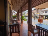 Bualuang Hotel โรงแรมใกล้โรยัลเทียร์เตอร์