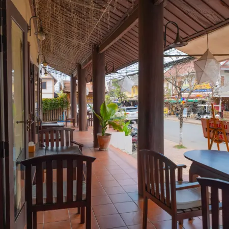Bualuang Hotel Отели рядом с достопримечательностью «Ват Ахам»
