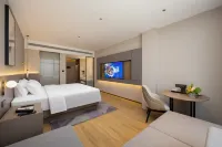 Lifeng Hotel (Kangping Wolonghu Shunshan Road Branch) - parking