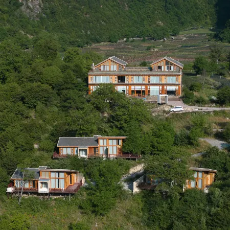 Seulong Village · Yinxi Hall: A Hidden Paradise Cliffside Retreat