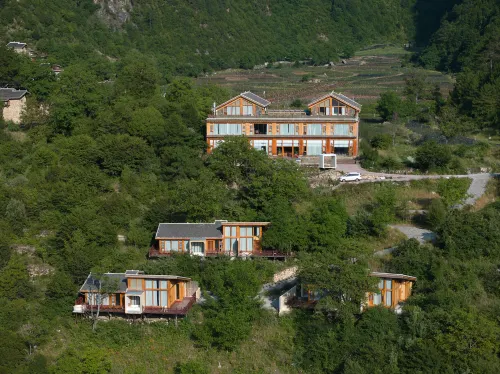 Selong Village · Yinqitang Paradise Cliff Homestay