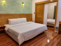 Turtle Maldives - Your Gateway to the Beach & Marine Adventures Await! Hotels in Omadhoo