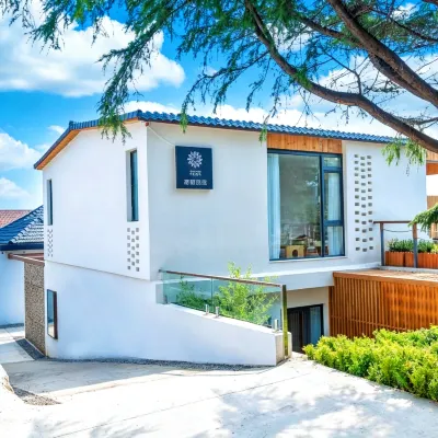 Floral Hotel · Qingdao Wilderness Hotel(Laoshan Beach Store in Laoshan Scenic Area) Hotels near Laoshan Mountain