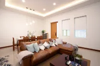 Heritage Family Home | Spacious Stay in Central Location - 溫泉