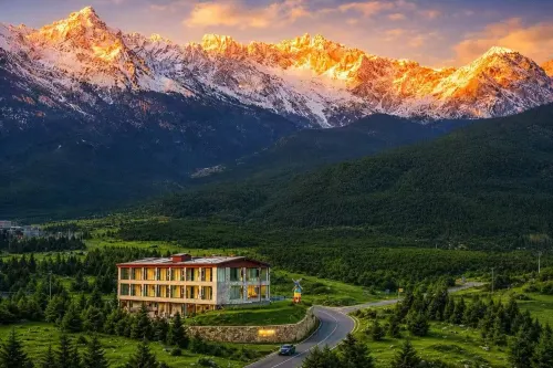 Splendid Mountain · Rustic Luxury Retreat (at Yuhu Village, beneath Jade Dragon Peak) - Rooftop Pools