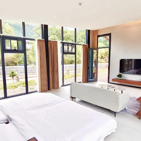 Yunzang Riverside Wild Luxury Resort