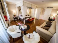 Victoria Hotel Letterario Hoteles cerca de Puerto de Triestre