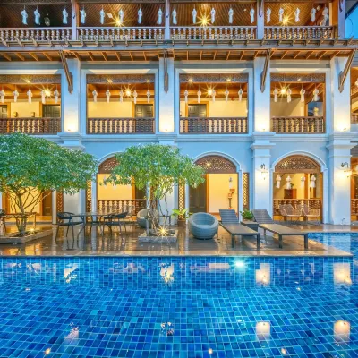 At Tree Hotel Thaphae Gate Chiangmai Hotel berhampiran Jambatan Meng Memorial