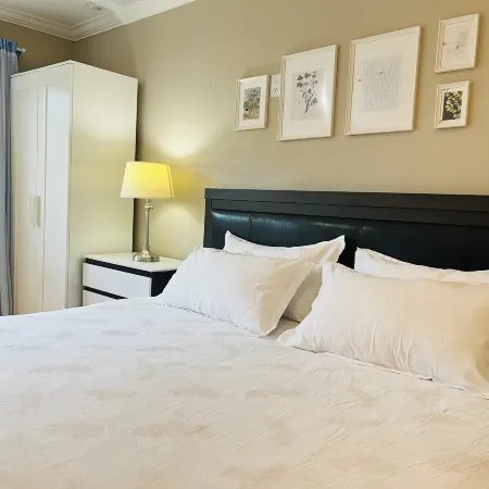 White Rock Suite + 3-Min Drive to Beach