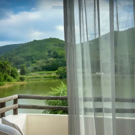 Zhi Lan Qiu Lakeside Homestay