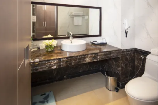 โรงแรมเมอร์เพิร์ล คริสตัลพาเลซ