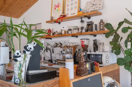 Beihai Wuyu Shiyue Homestay (Yintan Resort International Passenger Port Branch) Отели рядом с достопримечательностью «Guilin University of Electronic Technology Beihai Campus»