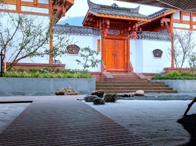 Emeishan Fanxing Mountain House (Huangwan Visitor Center)