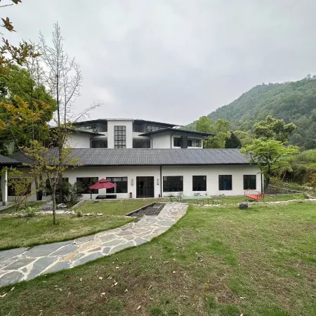 Ezhou Shileyuan Huaxi Homestay