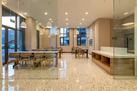 Home Inn Bobai Yun Hotel (Tianjin Jinnan Development Zone National Convention and Exhibition Center) Отели рядом с достопримечательностью «CPC Tianjin Hexi District Committee Party School»