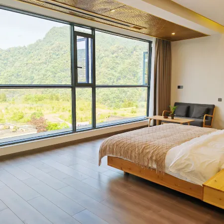 Dove Tree Inn (Yingjing Longcanggou National Forest Park)