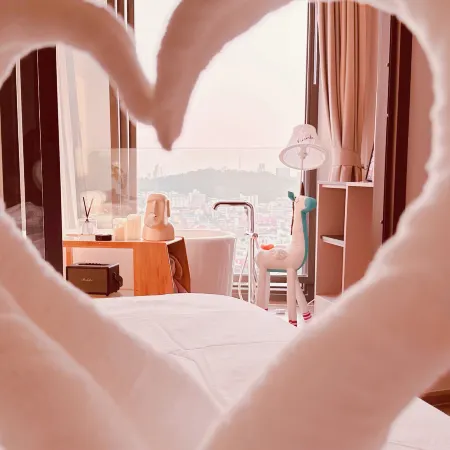 EDGE Sea View Holiday Inn Central Pattaya SEA